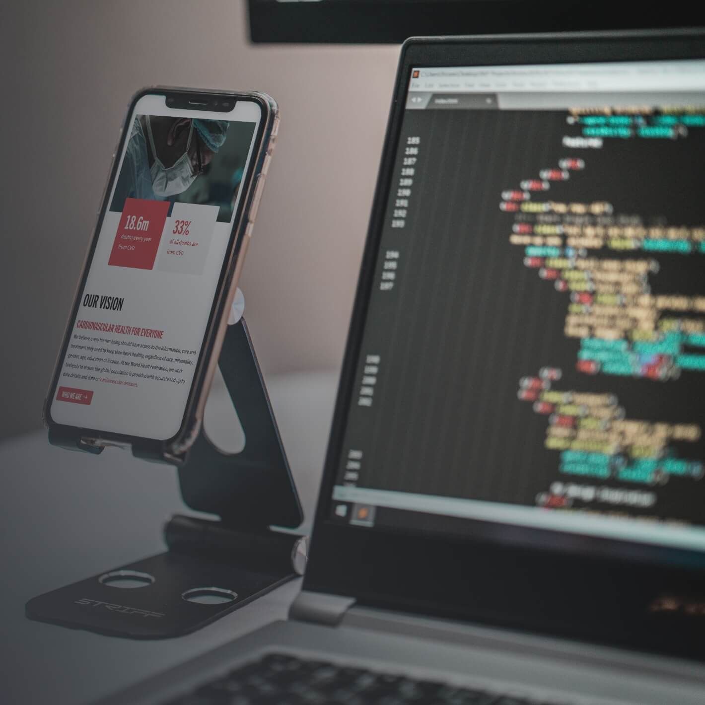 https://optimadesignuk-looek.projectbeta.co.uk/assets/images/common/Responsive_Web_Design_Mobile.jpg